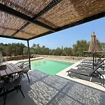 Calmia Fine Living Villa Tsoukaládhes