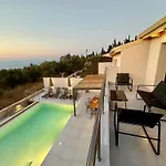 וילה Calmia Fine Living *
