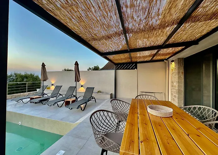 Calmia Fine Living