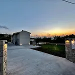 Calmia Fine Living فيلة