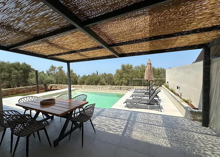 Calmia Fine Living Villa Tsoukaládhes